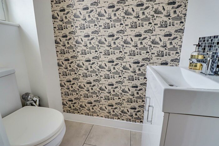 5 Bedroom Detached House For Sale In * Large Outbuilding With Shower Room * Dundonald Drive, Leigh-On-Sea, SS9
