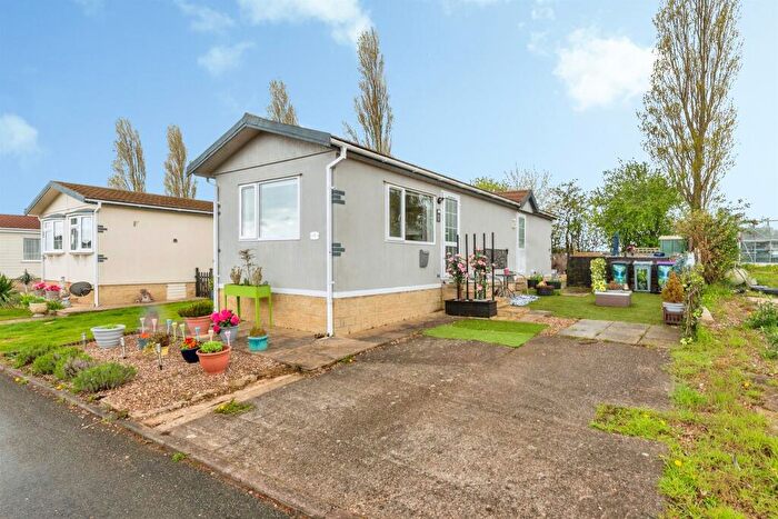 2 Bedroom Park Home For Sale In Cheveley Park, Grantham, NG31