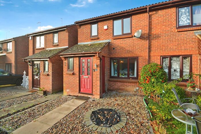 3 Bedroom End Of Terrace House For Sale In Duncan Close, Welwyn Garden City, AL7