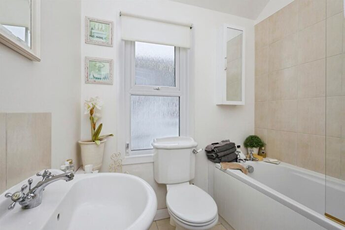1 Bedroom Apartment For Sale In Wilmington Square, Eastbourne, BN21