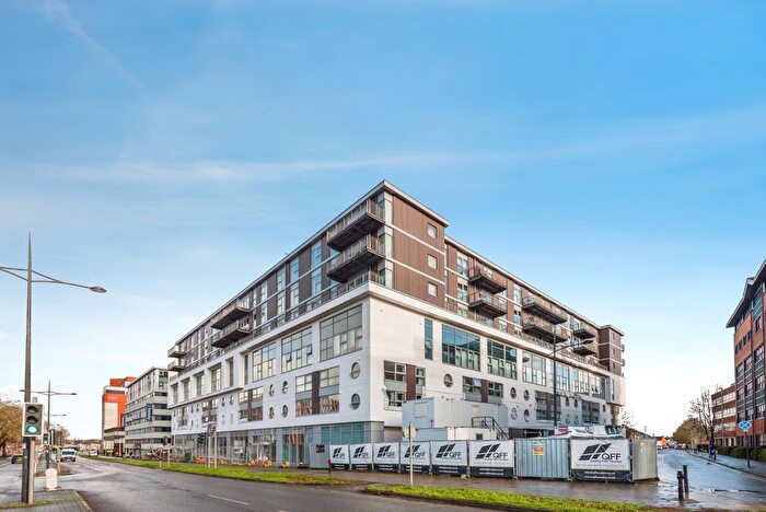 1 Bedroom Flat For Sale In Beckhampton Street, Swindon, Wiltshire, SN1