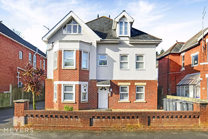 2 Bedroom Apartment To Rent In Alumhurst Road, Bournemouth, BH4