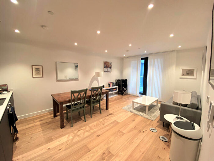 1 Bedroom Apartment To Rent In Luxe Tower, London, E1