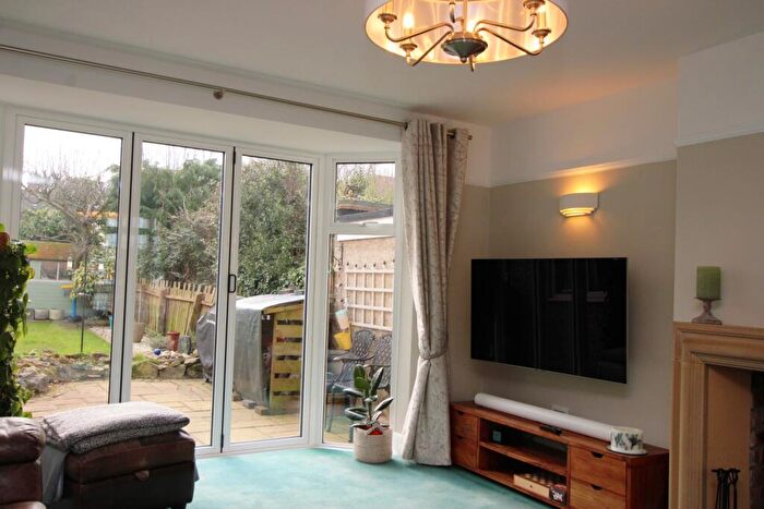 4 Bedroom Detached House For Sale In Blandford Avenue, Kettering, Northamptonshire, NN16