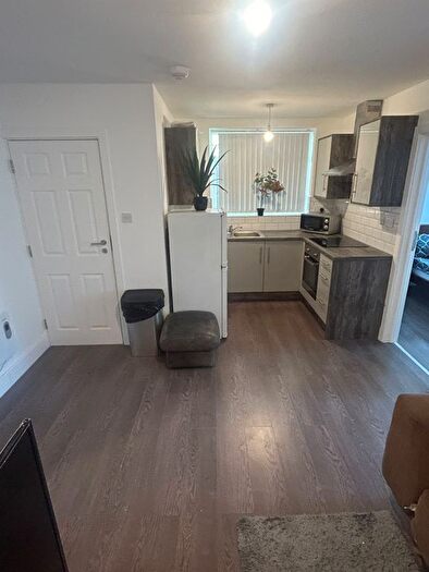 3 Bedroom Flat To Rent In Summerhill Road, N15
