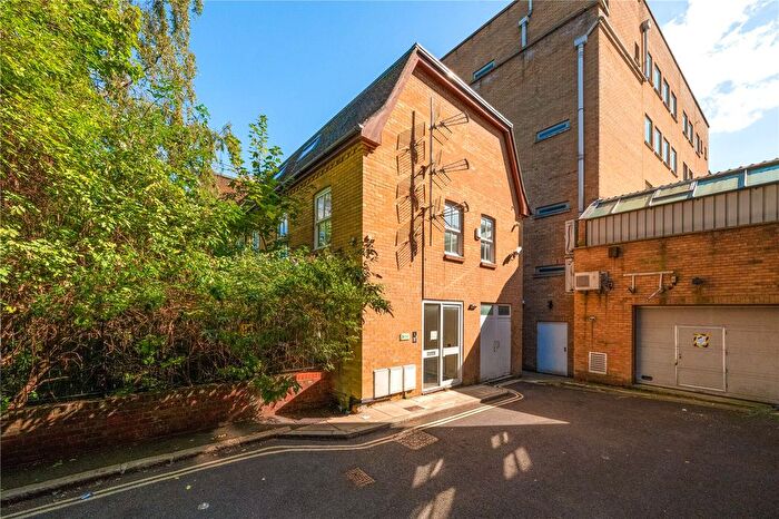 3 Bedroom Flat To Rent In Providence House, Kilburn Place, London, NW6