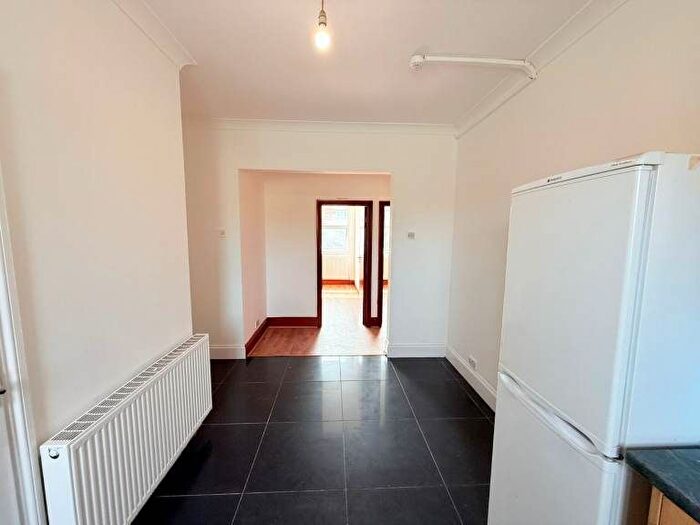 1 Bedroom Flat To Rent In Becontree Avenue, Dagenham, RM8