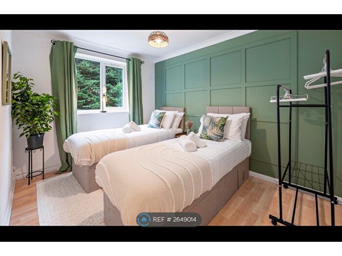 2 Bedroom Flat To Rent In Alphea Close, London, SW19