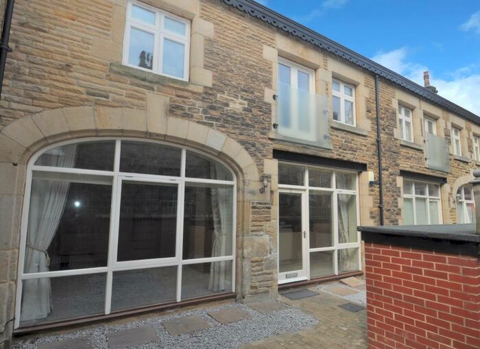 2 Bedroom Mews To Rent In Cambridge Mews, Harrogate, North Yorkshire, HG1