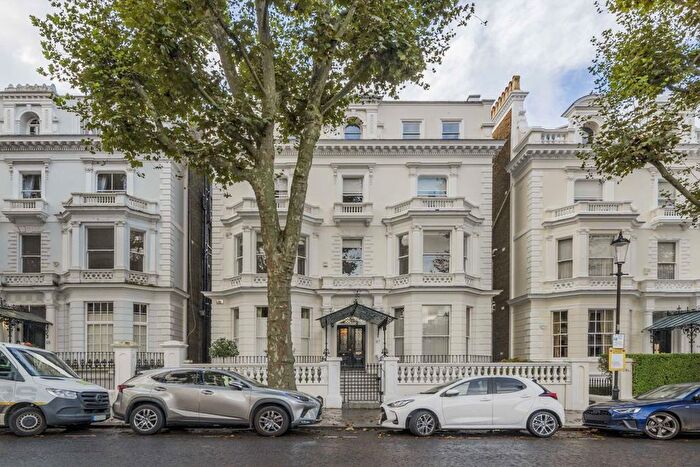 3 Bedroom Flat To Rent In Holland Park, Notting Hill, W11