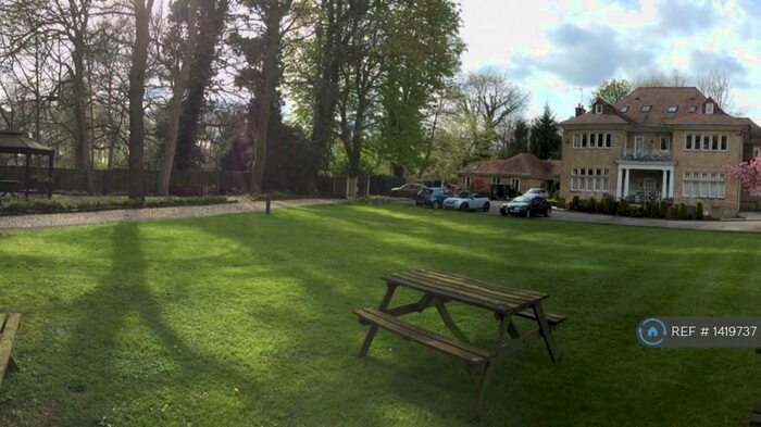 3 Bedroom Flat To Rent In Elmwood Court A, Leeds, LS8