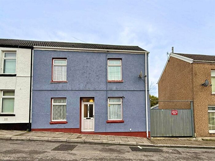 3 Bedroom End Of Terrace House For Sale In Davis Street, Aberdare, CF44