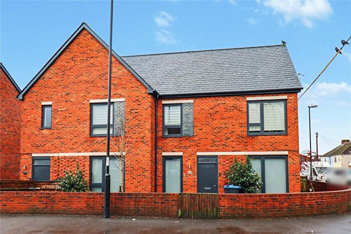 2 Bedroom Flat For Sale In Royal George Road, Burgess Hill, West Sussex, RH15