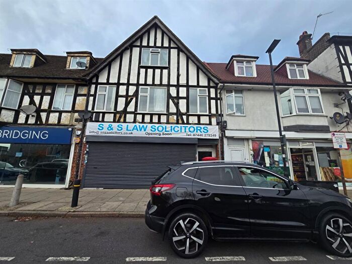 2 Bedroom Property To Rent In Great West Road, Hounslow, TW5