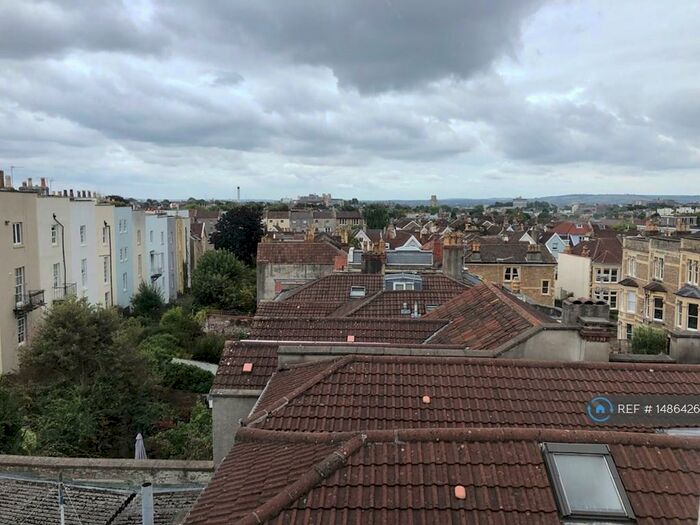 2 Bedroom Maisonette To Rent In Worrall Road, Bristol, BS8