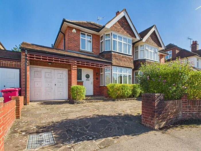3 Bedroom Semi Detached House For Sale In Kenilworth Avenue, Southcote, Reading, RG30