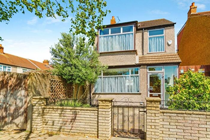 4 Bedroom Detached House For Sale In Rowan Road, London, SW16