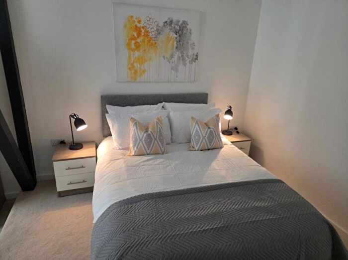 2 Bedroom Apartment To Rent In Apartment Lower Vickers Street, Manchester, M40