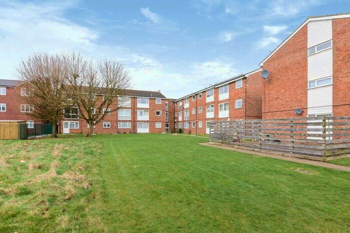 2 Bedroom Flat To Rent In Burns Drive, Hemel Hempstead, Hertfordshire, HP2