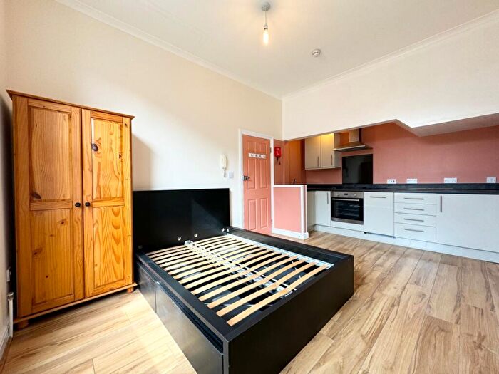 Studio To Rent In Hornsey Road, Archway, N19