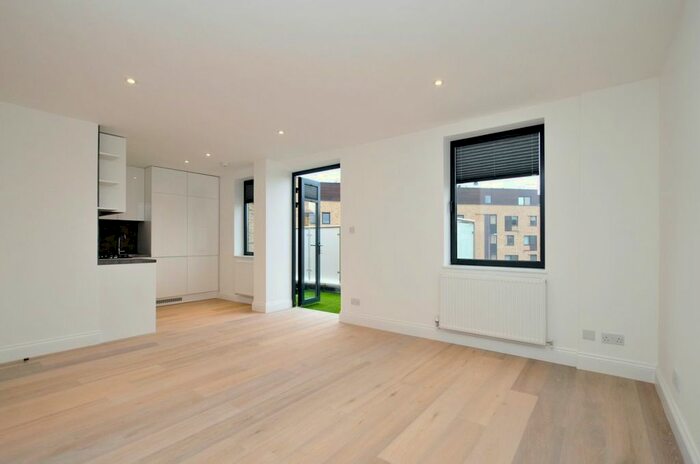 2 Bedroom Flat To Rent In Woolwich Road, London, SE10