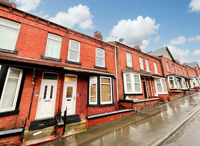 2 Bedroom Terraced House For Sale In Tennyson Avenue, Scarborough, YO12
