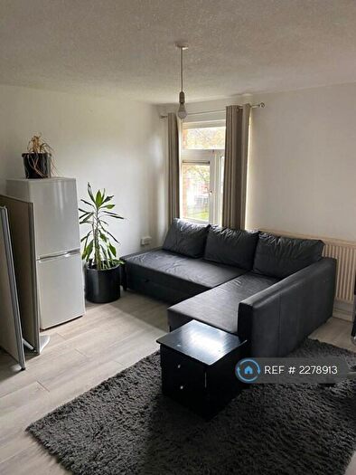Studio To Rent In Inglehurst Gardens, Ilford, IG4