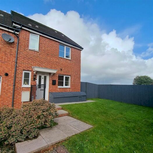 3 Bedroom End Of Terrace House To Rent In Wood Green, Bridgend, CF31