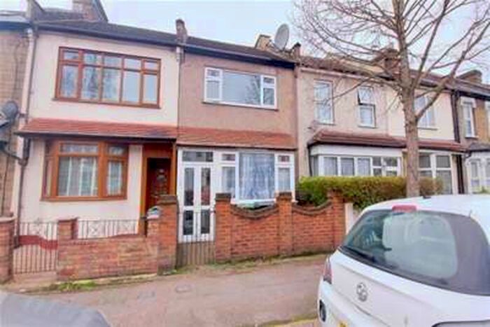 1 Bedroom Terraced House To Rent In Borwick Avenue, Walthamstow, E17