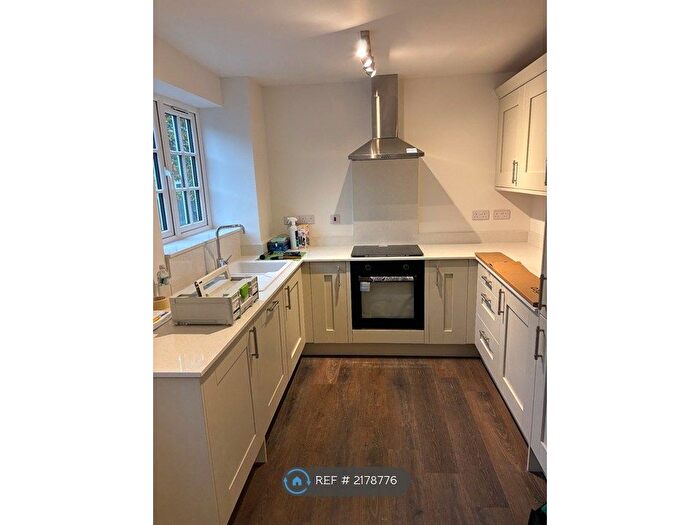 2 Bedroom Flat To Rent In Gilbert Close, Shooters Hill, SE18