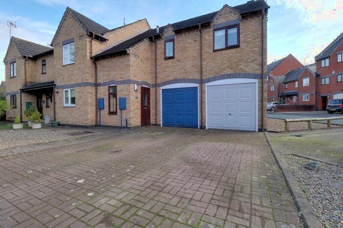 2 Bedroom Coach House To Rent In Waterside Court, Stafford, ST20