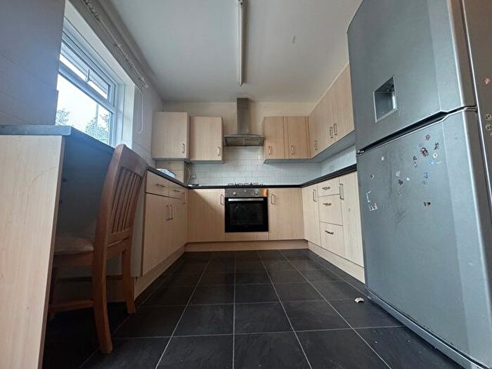 3 Bedroom Flat To Rent In Nethershire Lane, Sheffield, S5
