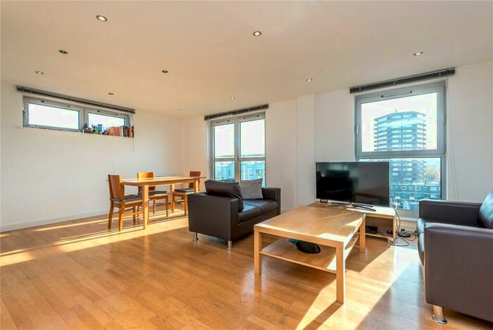 3 Bedroom Apartment To Rent In Balmes Road, Islington, London, N1