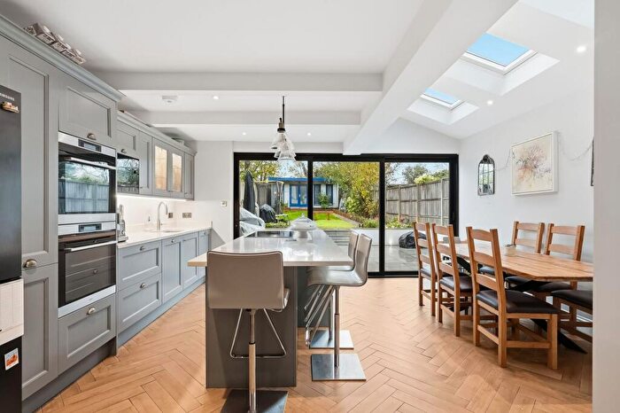 5 Bedroom Semi-Detached House To Rent In The Crescent, Belmont, SM2