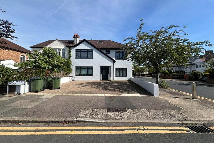 5 Bedroom Semi-Detached House To Rent In Heartsmead, SE9