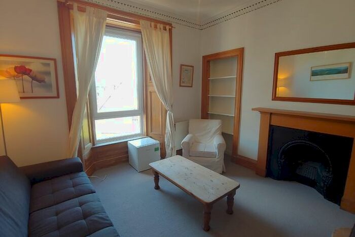 2 Bedroom Flat To Rent In West Montgomery Place, New Town, Edinburgh, EH7