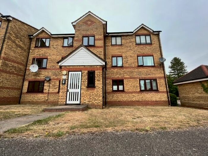 1 Bedroom Flat To Rent In Prestatyn Close, Stevenage, SG1