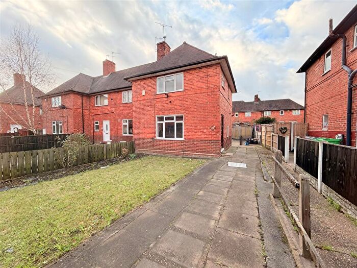 3 Bedroom Semi-Detached House To Rent In Reydon Drive, Nottingham, NG8