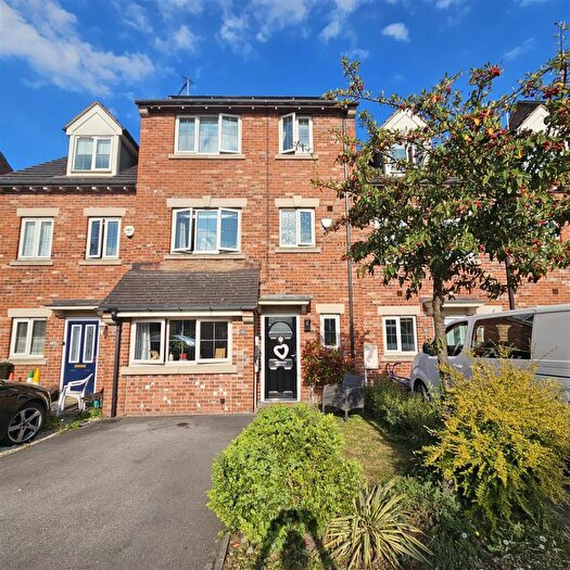 4 Bedroom Town House For Sale In Burleigh Court, Tuxford, Newark, NG22