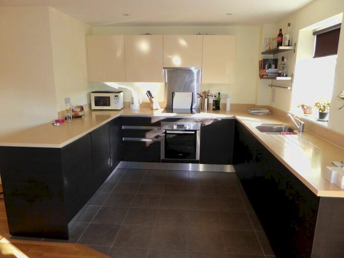 1 Bedroom Maisonette To Rent In Woodbine Close, Twickenham, TW2