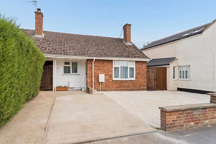 3 Bedroom Detached Bungalow For Sale In High Street, Henlow, SG16