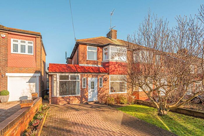 3 Bedroom Semi Detached House To Rent In Oakwood Park Road, Southgate, London, N14