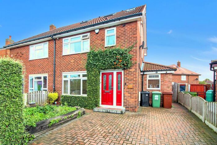 3 Bedroom Semi-Detached House To Rent In Valley Ridge, Kippax, Leeds, LS25