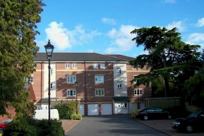 1 Bedroom Flat To Rent In Bath Road, Slough, SL1
