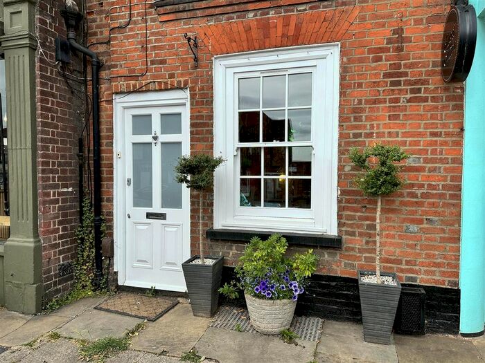 2 Bedroom Flat To Rent In High Street, Kings Langley, Kings Langley, WD4