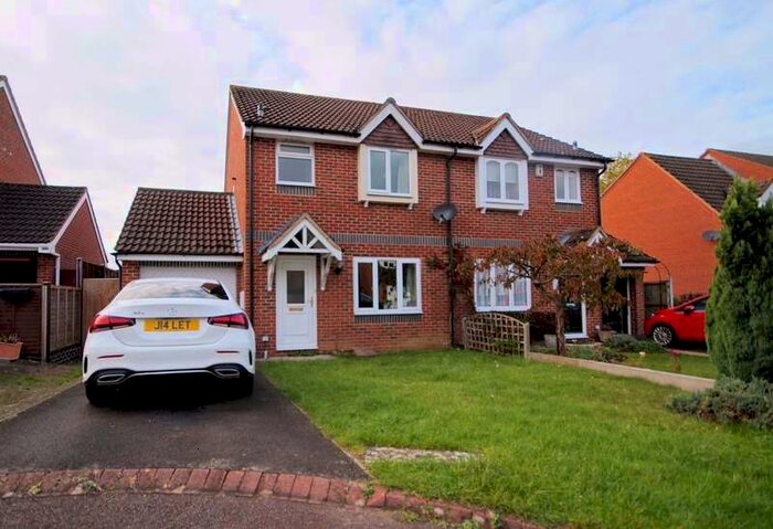 3 Bedroom House To Rent In Bishops Cleeve GL52