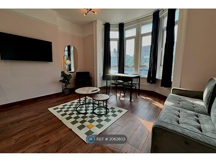 2 Bedroom Flat To Rent In Newport Road, Cardiff, CF24