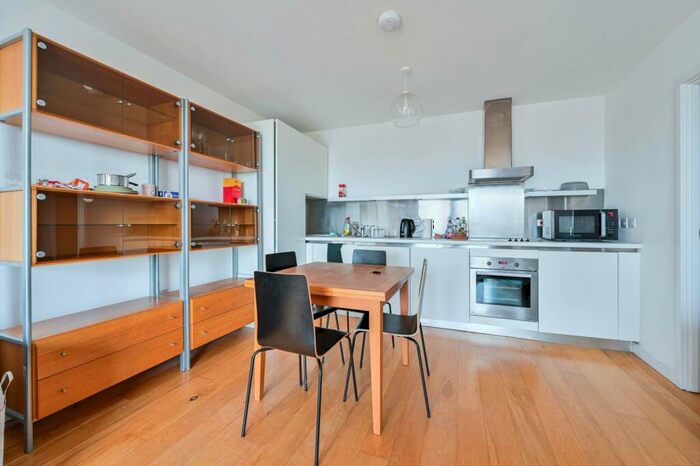 2 Bedroom Flat To Rent In Steedman Street, Elephant And Castle, London, SE17