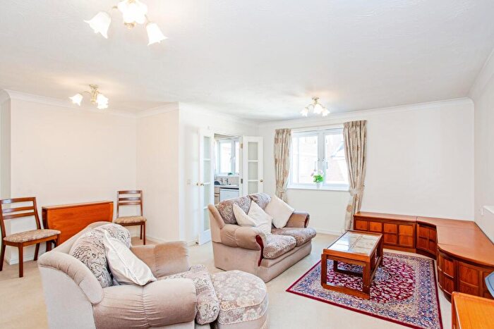 1 Bedroom Apartment For Sale In Hamlet Court Road, Essex, SS0