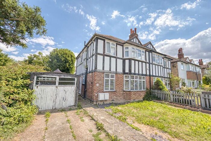 2 Bedroom Ground Maisonette For Sale In Villiers Close, Surbiton, KT5